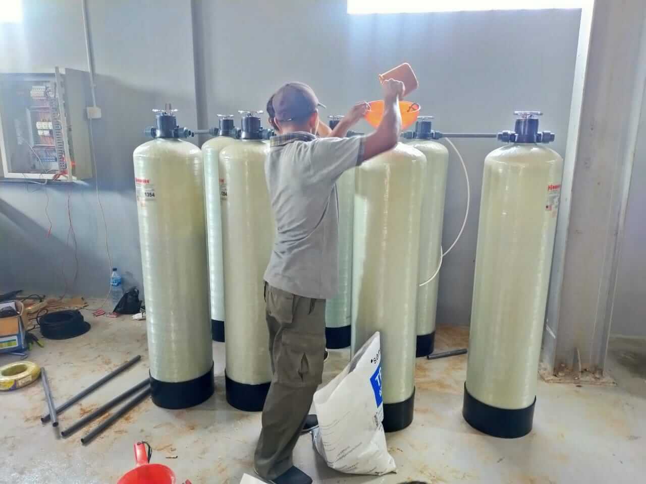 Perbedaan Air RO, Air Distilasi, dan Air Demin: Mana yang Tepat untuk Industri Anda?